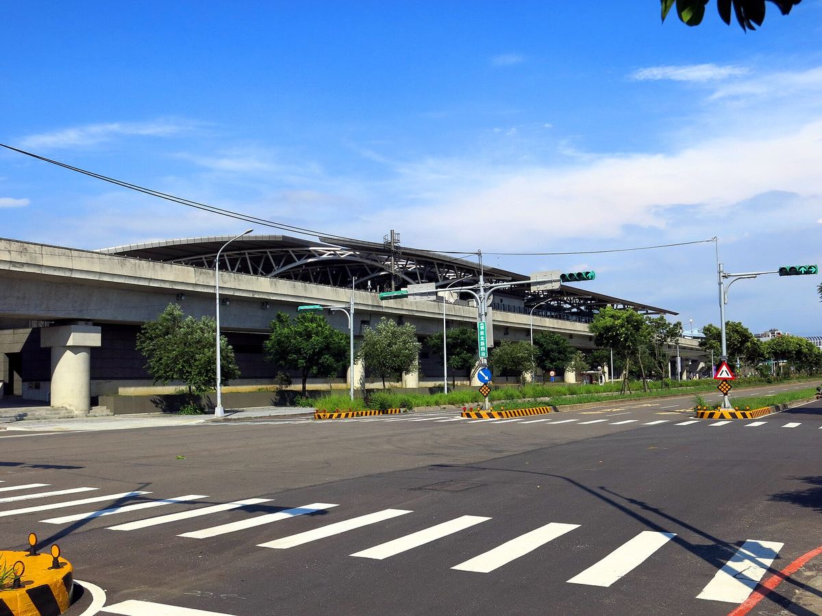 桃園捷運領航站與領航北路四段街景